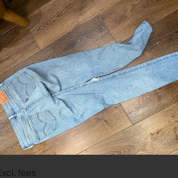 Levi’s - Picture 2 of 4